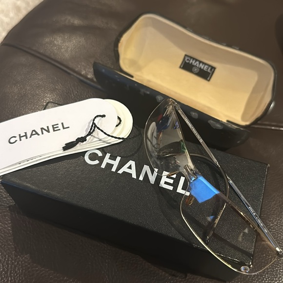 CHANEL Shield Gradient Sunglasses - Picture 2 of 6